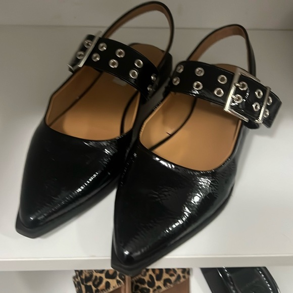🖤STEVE MADDEN GRAYA BLACK PATENT SLINGBACK FLATS size 8

Worn twice - Picture 1 of 3